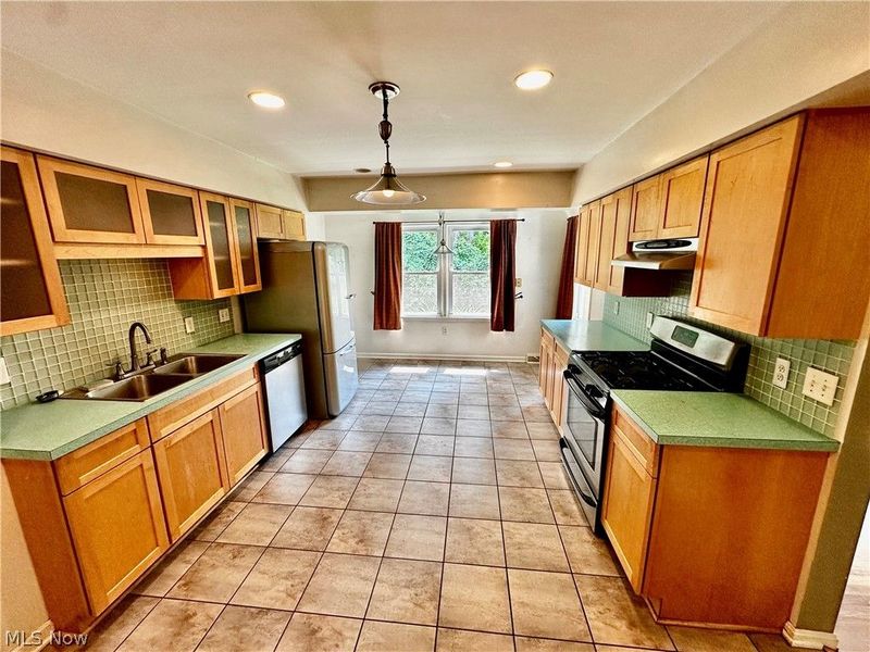 1160 Lisa Ann Drive, Akron, OH 44313 Photo 12