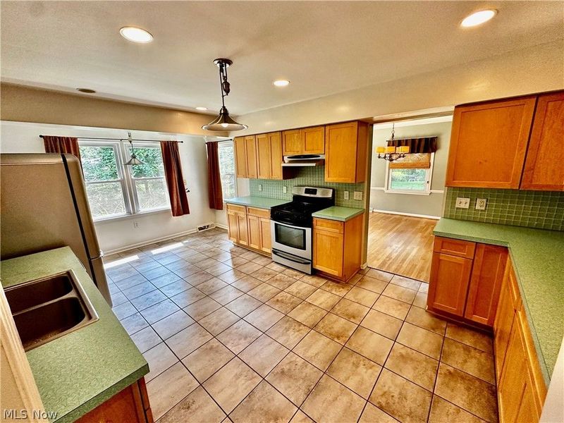 1160 Lisa Ann Drive, Akron, OH 44313 Photo 13