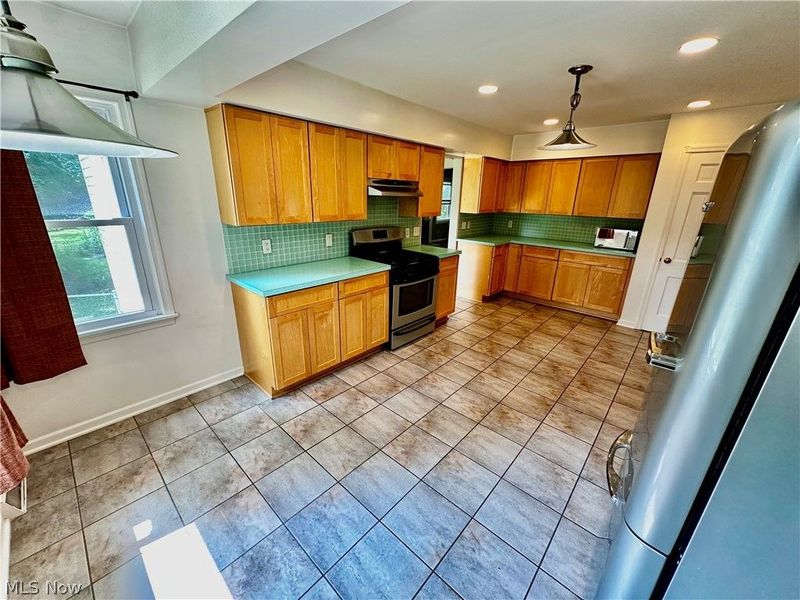 1160 Lisa Ann Drive, Akron, OH 44313 Photo 14