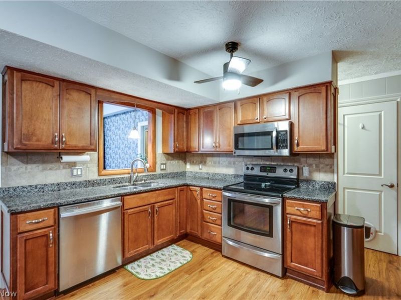 2510 Williamsburg Drive, Uniontown, OH 44685 Photo 10