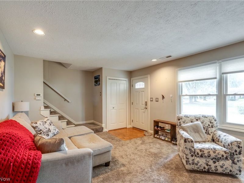 2510 Williamsburg Drive , Uniontown, OH 44685 Photo 6