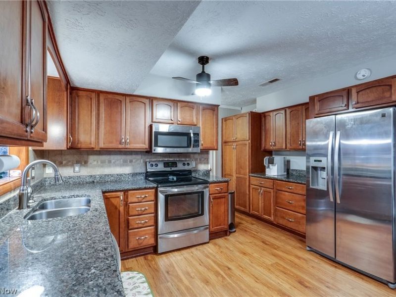 2510 Williamsburg Drive, Uniontown, OH 44685 Photo 9