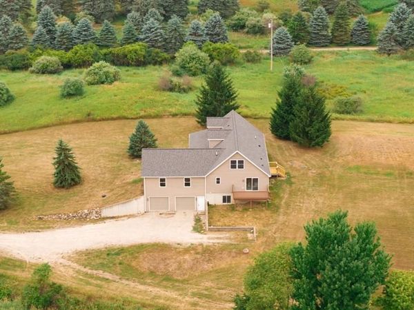 5795 E Centerline Road, Ovid Twp, MI 48879