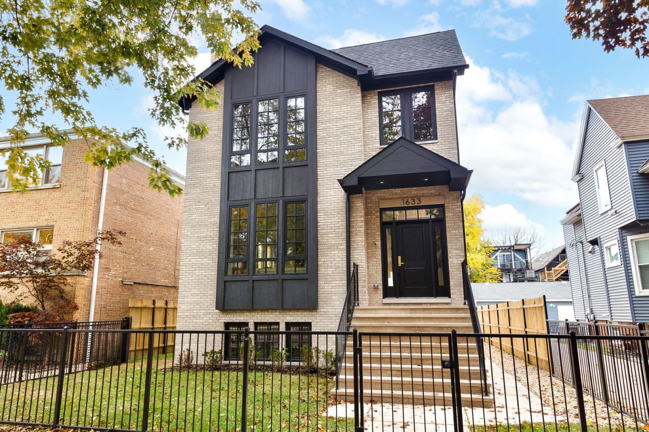 2455 W Belle Plaine Avenue , Chicago, IL 60618 Main Photo