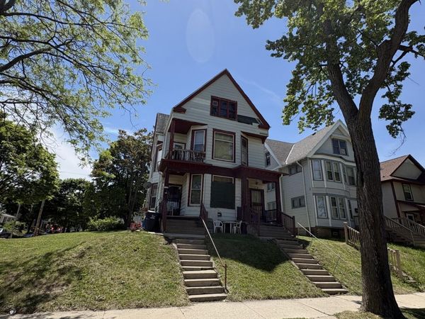 2107 W Mckinley Ave W, Milwaukee, WI 53205