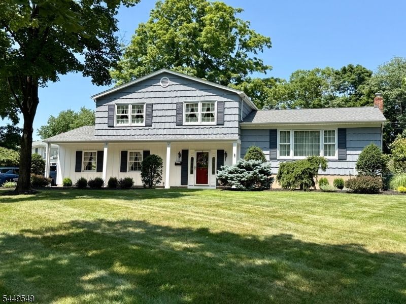 8 Byron Ct, Allendale, NJ 07401 Main Photo