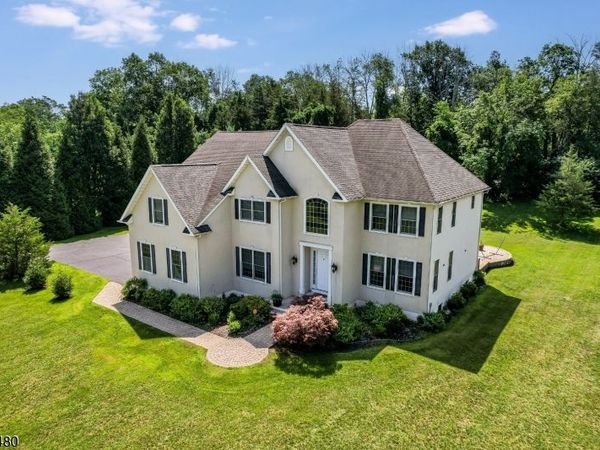 4 Green Tree Dr, Green, NJ 07821