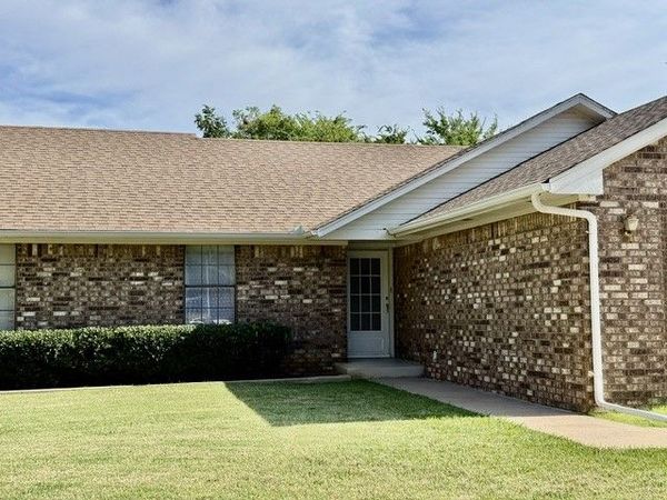 2411 Woodleaf Court , Ardmore, OK 73401