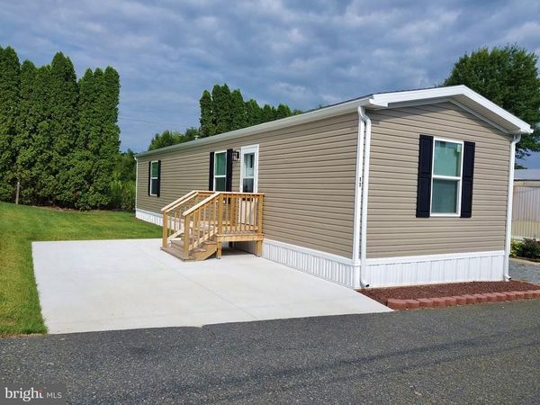 11 WOODLAND LANE , MERTZTOWN, PA 19539