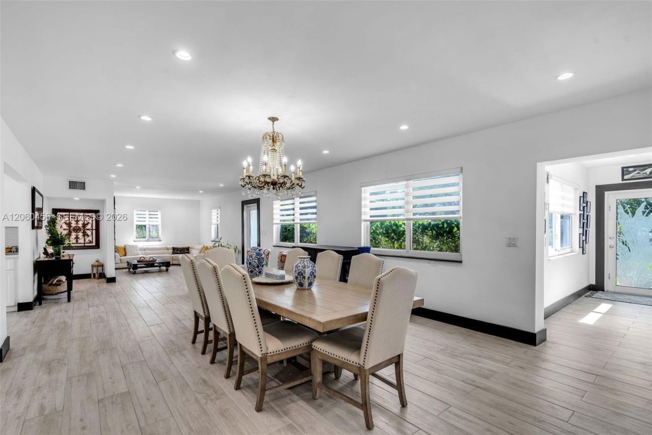 400 Central Blvd, Miami, FL 33144 Photo