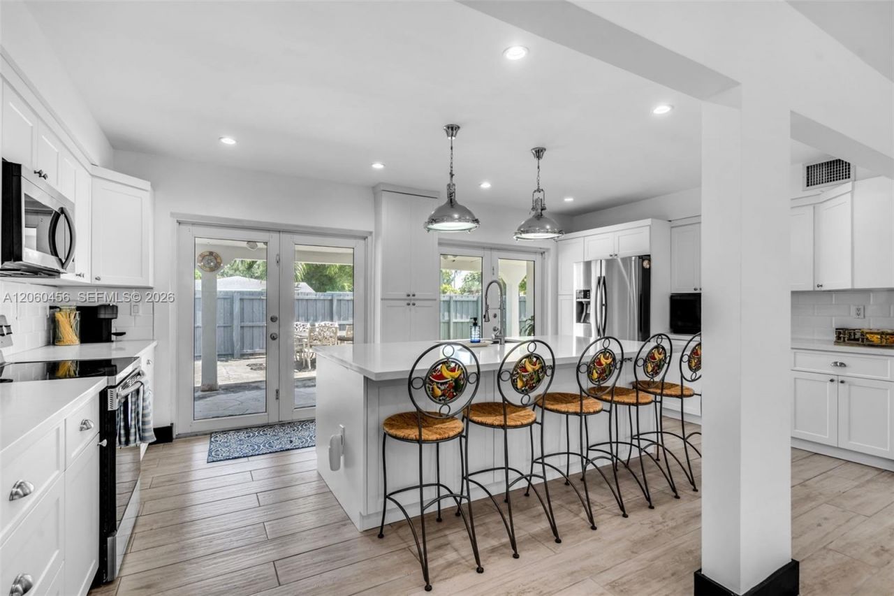 400 Central Blvd, Miami, FL 33144 Photo