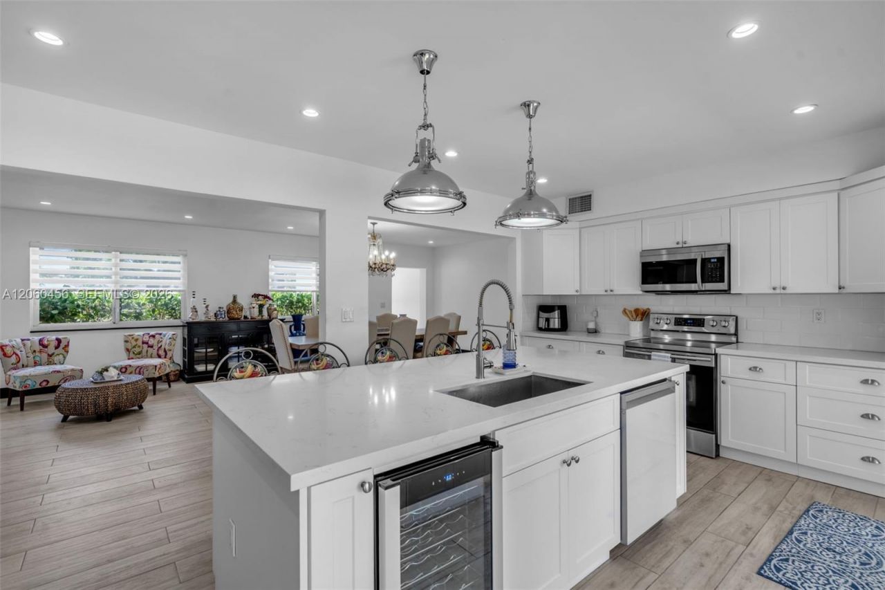 400 Central Blvd, Miami, FL 33144 Photo