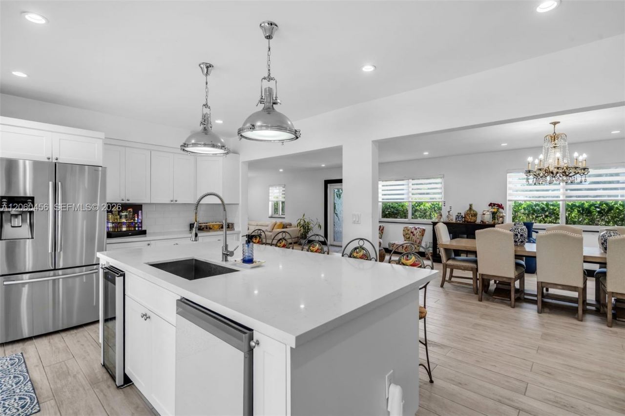 400 Central Blvd, Miami, FL 33144 Photo