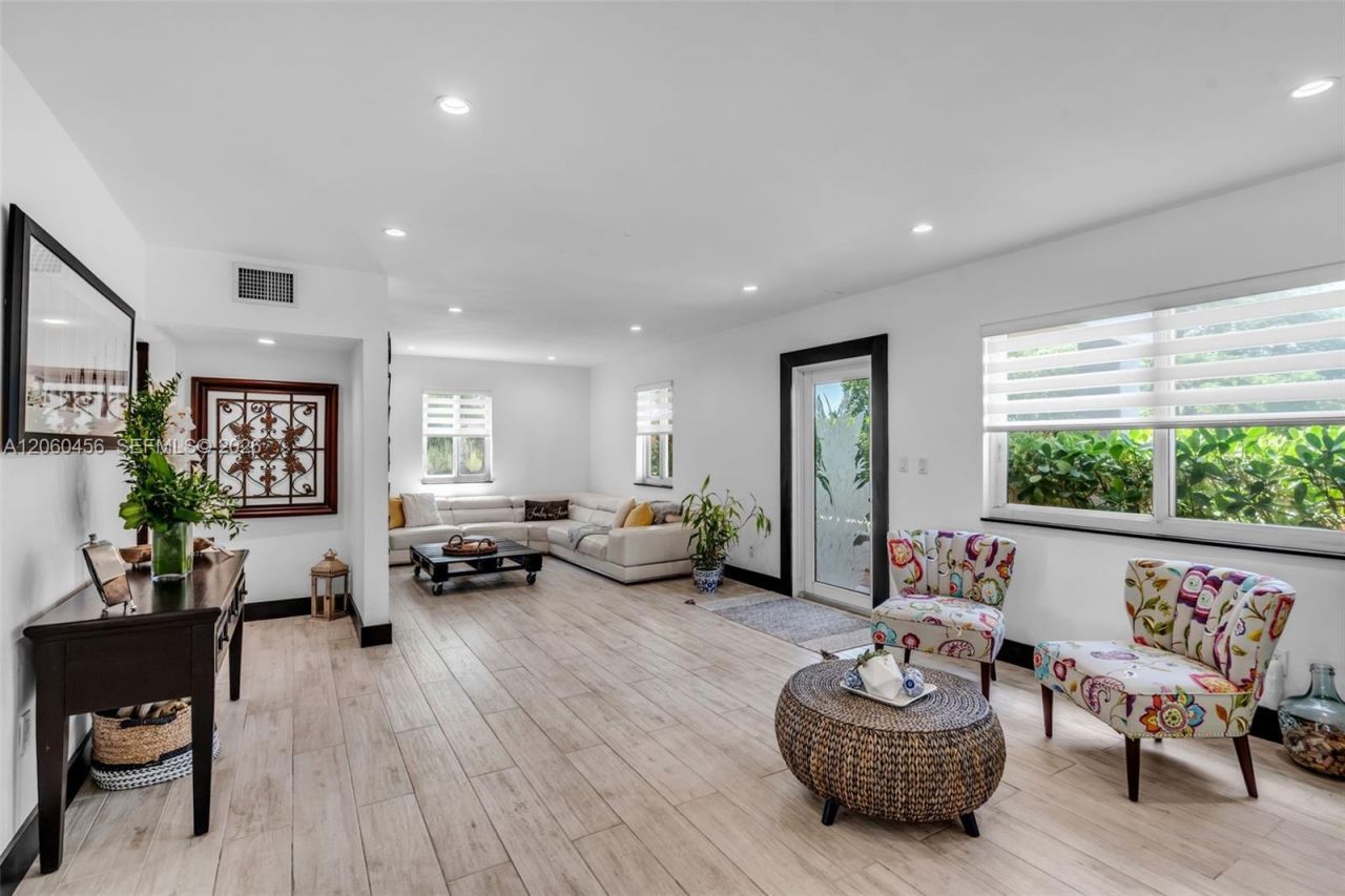 400 Central Blvd, Miami, FL 33144 Photo
