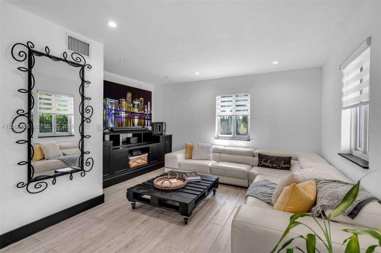 400 Central Blvd, Miami, FL 33144 Photo