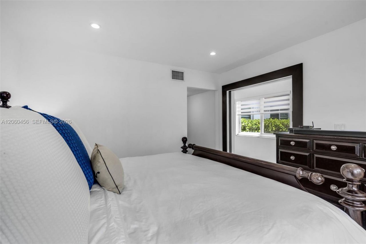 400 Central Blvd, Miami, FL 33144 Photo