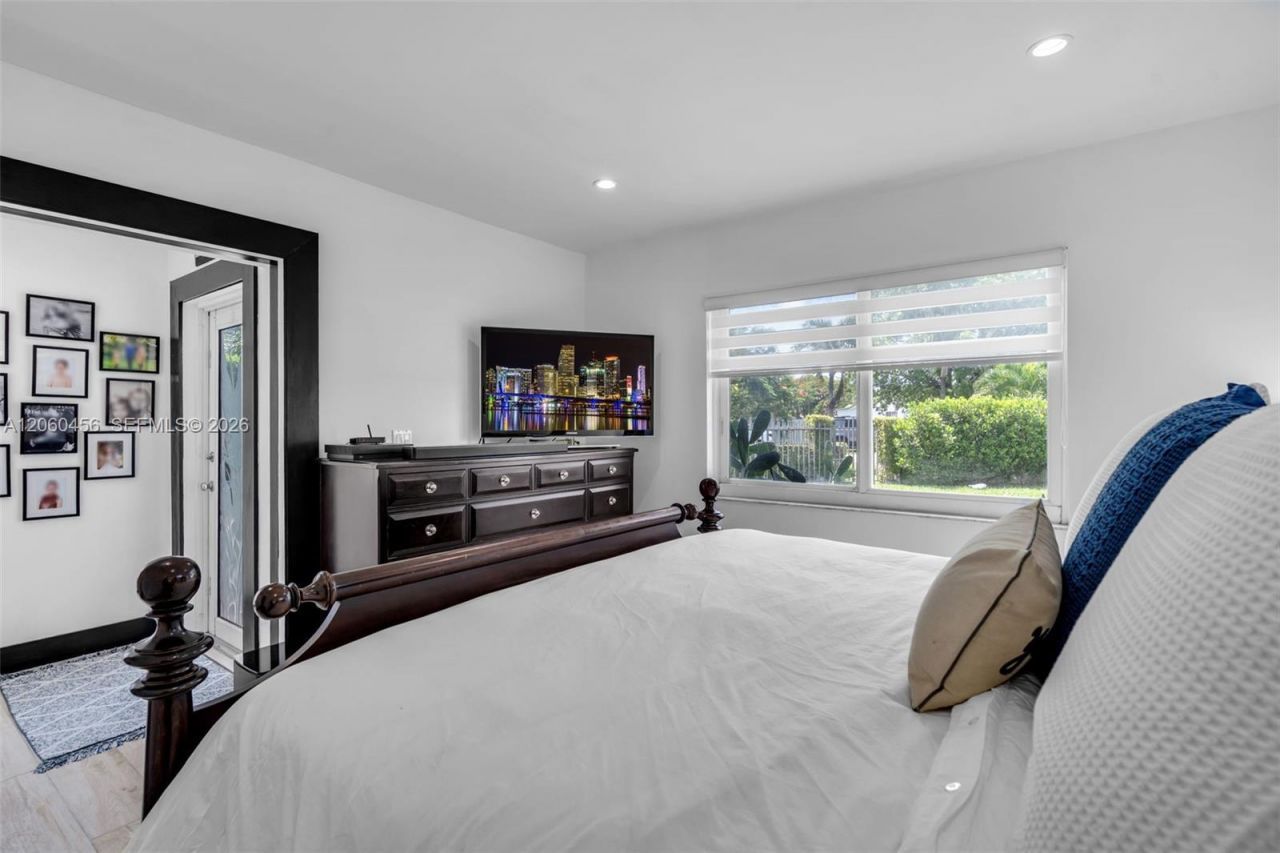 400 Central Blvd, Miami, FL 33144 Photo