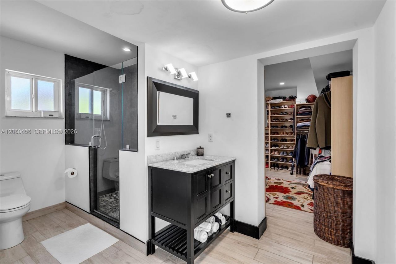 400 Central Blvd, Miami, FL 33144 Photo