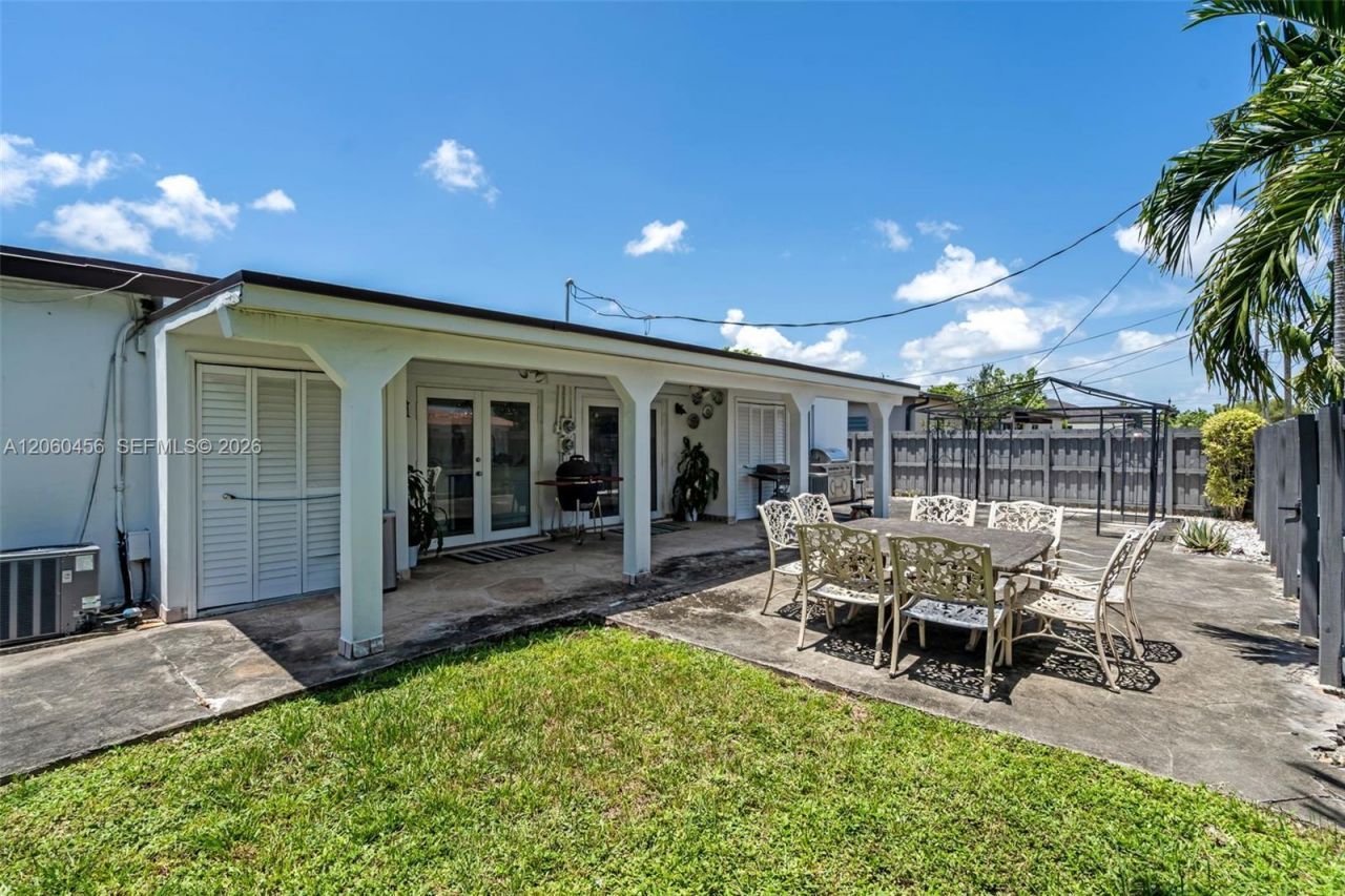 400 Central Blvd, Miami, FL 33144 Photo