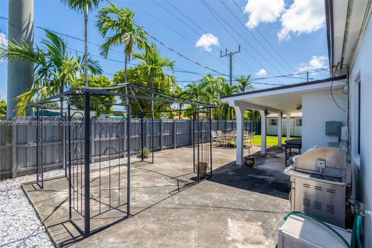 400 Central Blvd, Miami, FL 33144 Photo