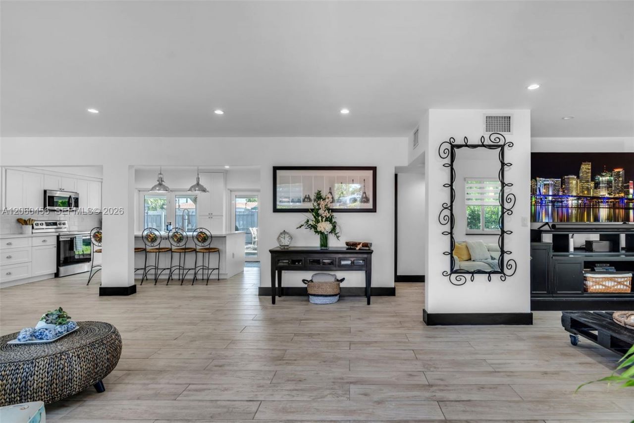 400 Central Blvd, Miami, FL 33144 Photo