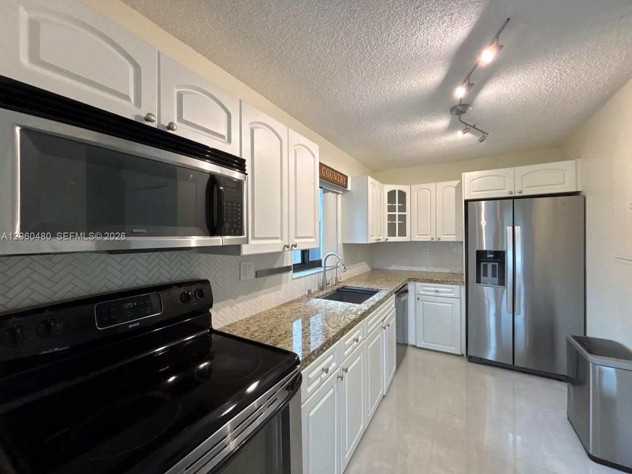 6900 NW 169th St, Unit 137G, Hialeah, FL 33015 Photo