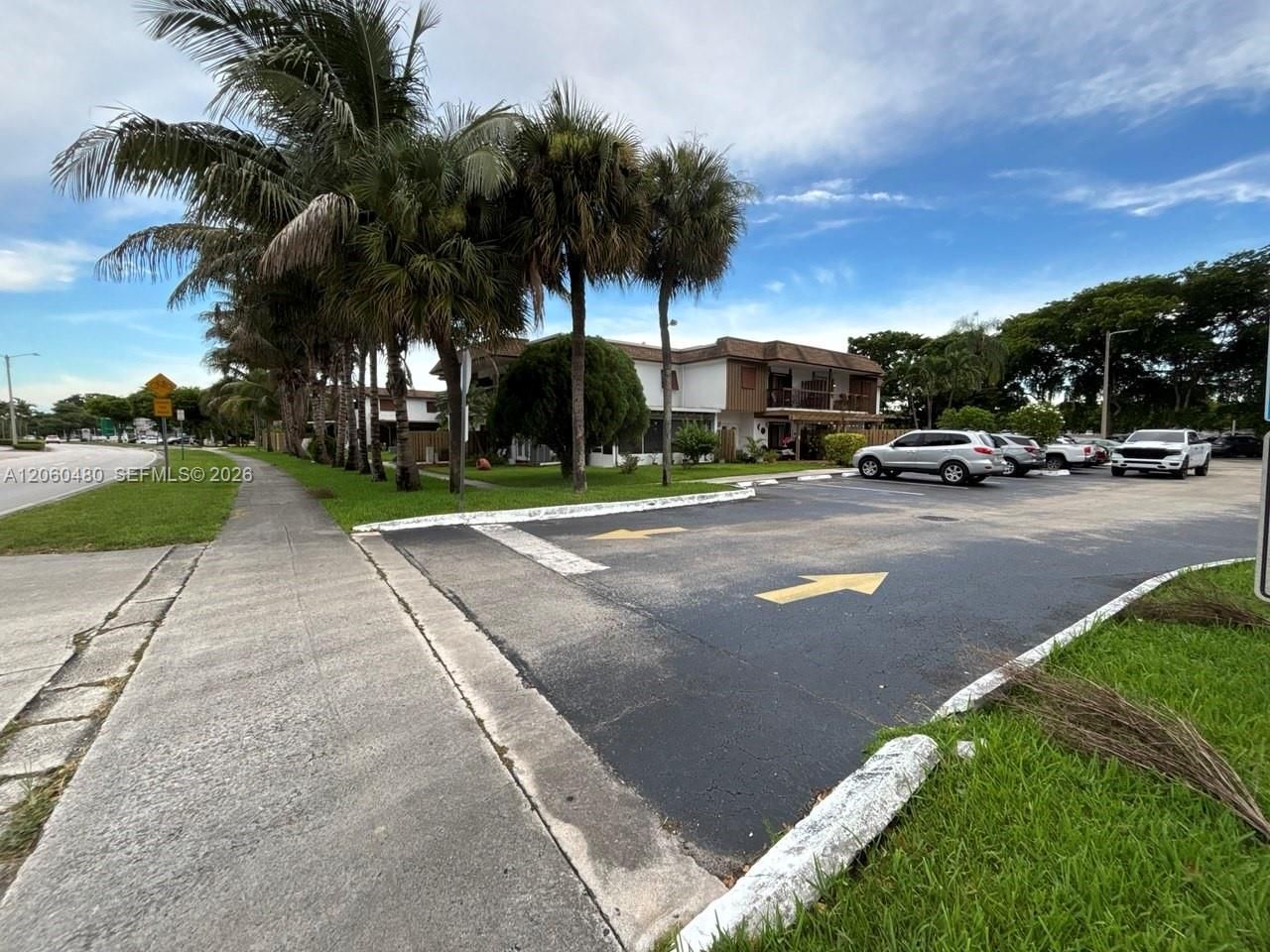 6900 NW 169th St, Unit 137G, Hialeah, FL 33015 Photo