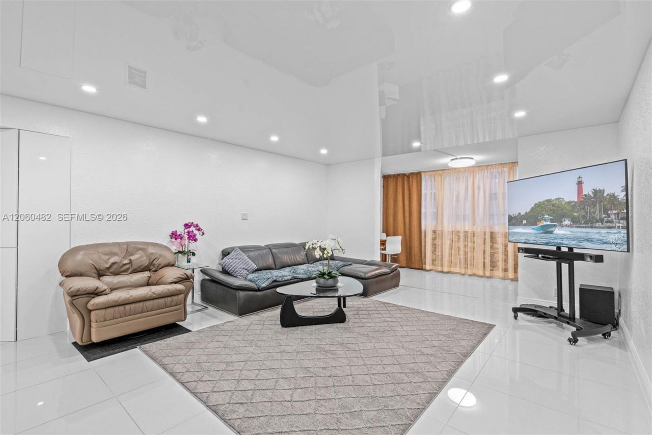 301 NE 14th Ave, Unit 207, Hallandale Beach, FL 33009 Photo