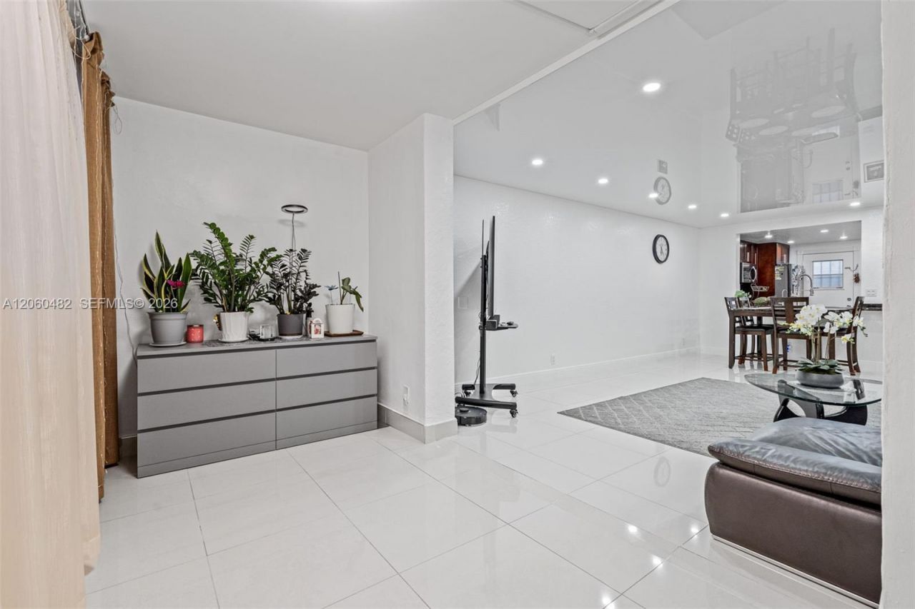 301 NE 14th Ave, Unit 207, Hallandale Beach, FL 33009 Photo