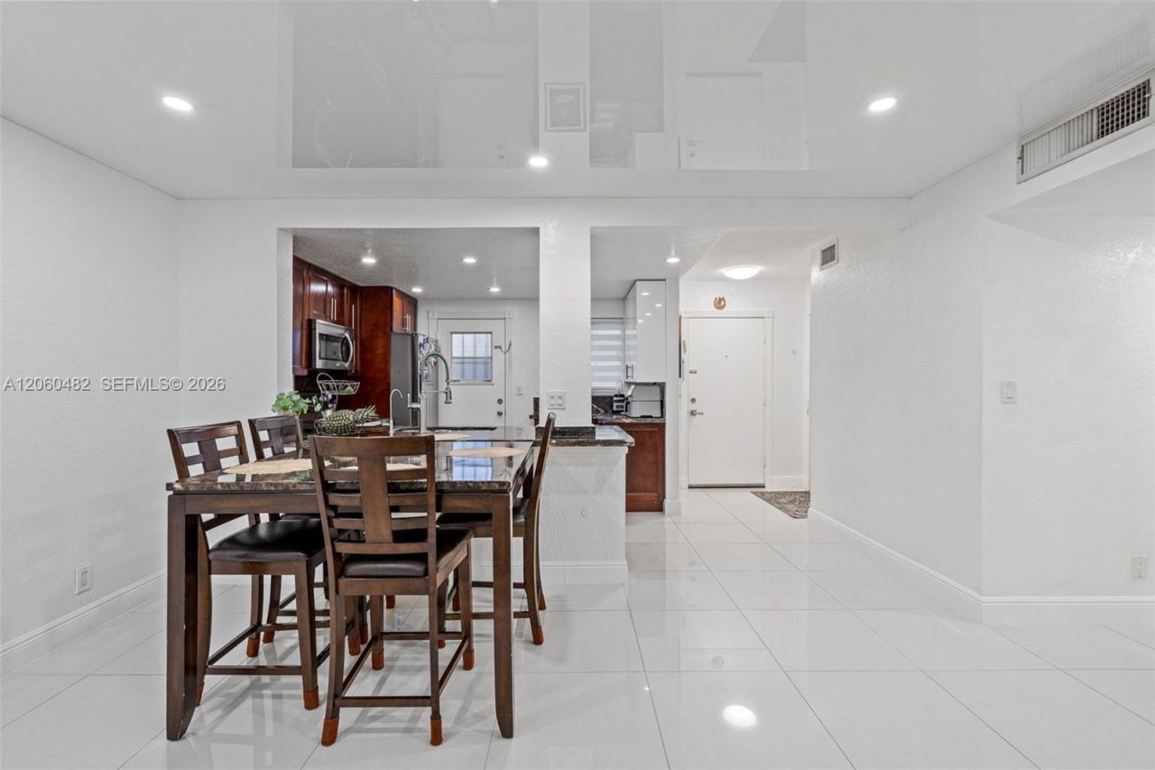 301 NE 14th Ave, Unit 207, Hallandale Beach, FL 33009 Photo
