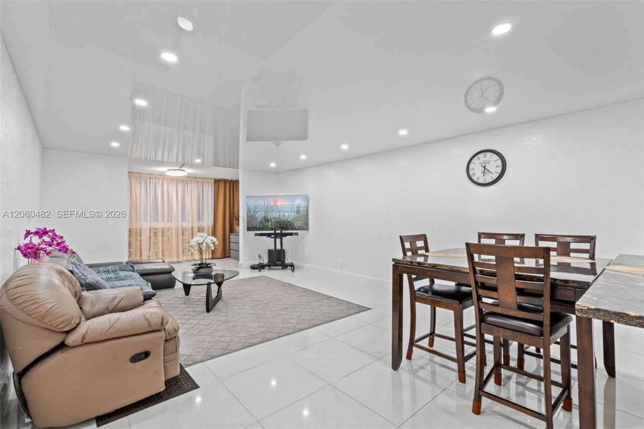 301 NE 14th Ave, Unit 207, Hallandale Beach, FL 33009 Photo