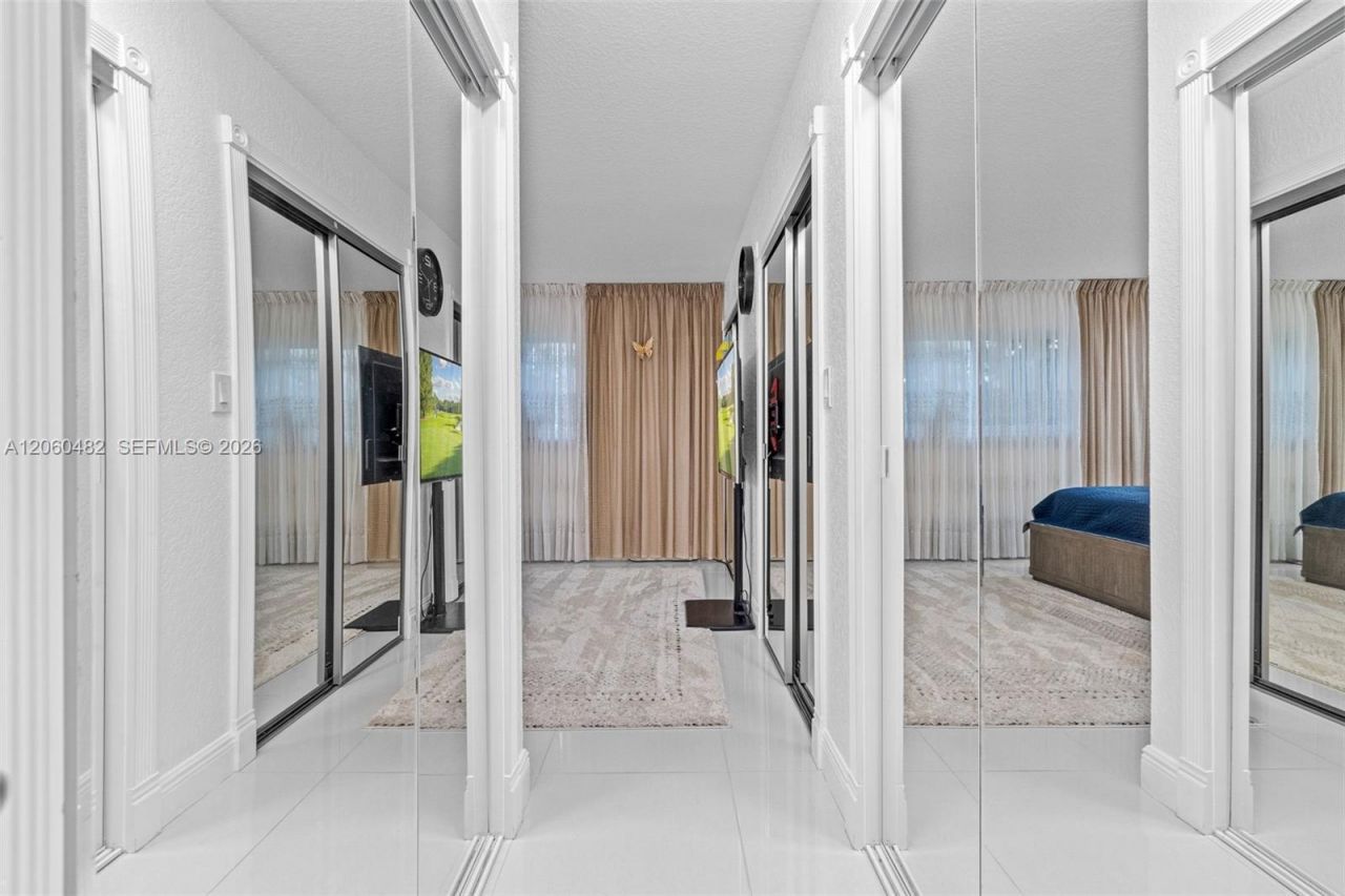 301 NE 14th Ave, Unit 207, Hallandale Beach, FL 33009 Photo