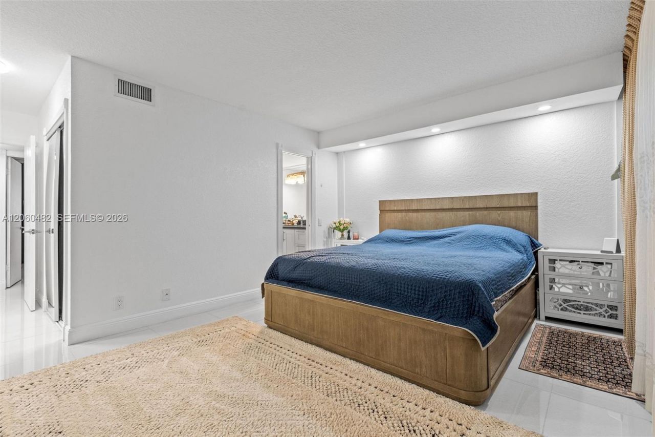 301 NE 14th Ave, Unit 207, Hallandale Beach, FL 33009 Photo