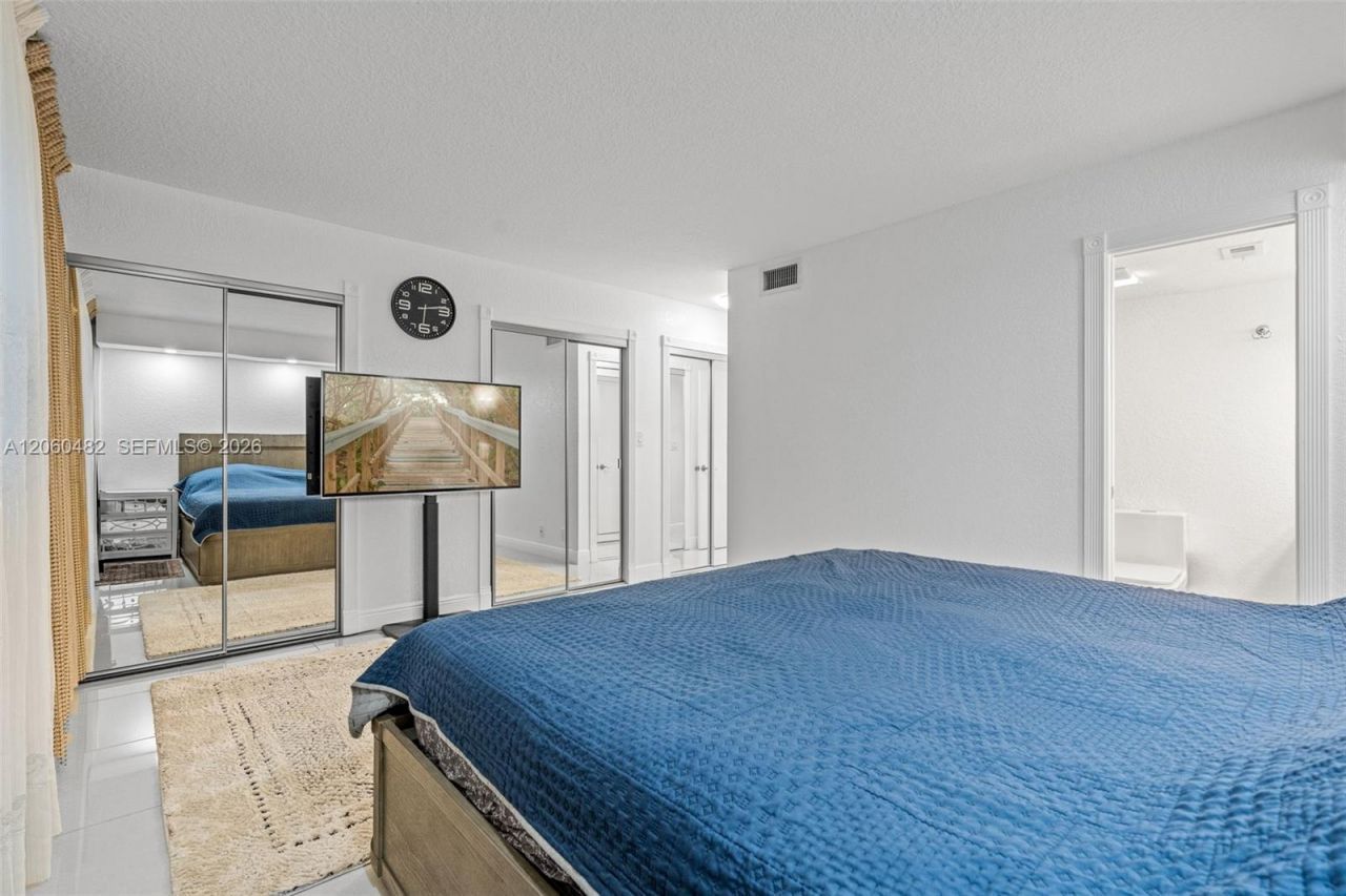 301 NE 14th Ave, Unit 207, Hallandale Beach, FL 33009 Photo