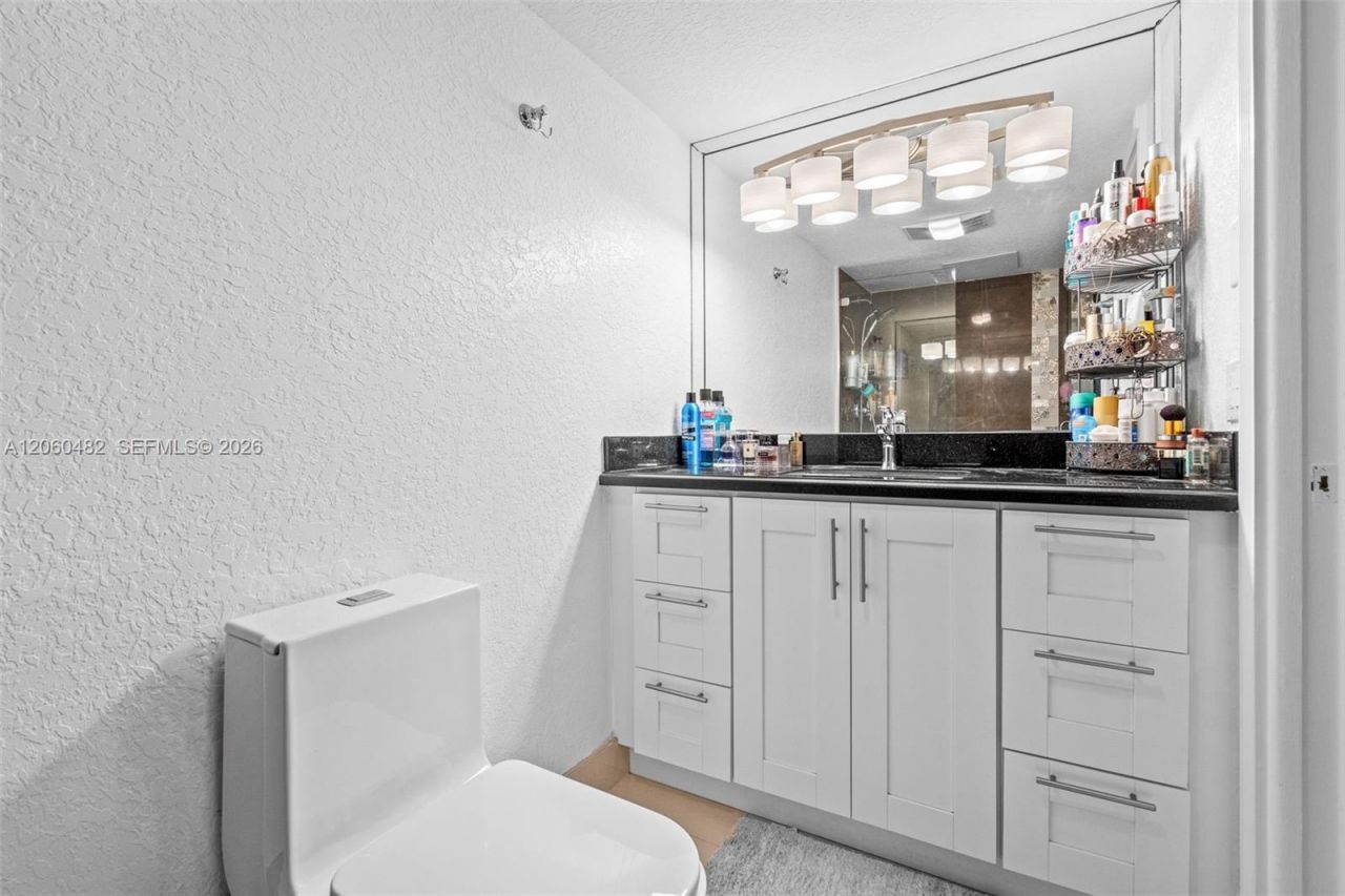 301 NE 14th Ave, Unit 207, Hallandale Beach, FL 33009 Photo