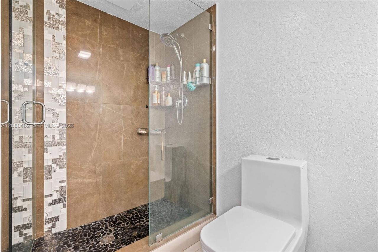 301 NE 14th Ave, Unit 207, Hallandale Beach, FL 33009 Photo