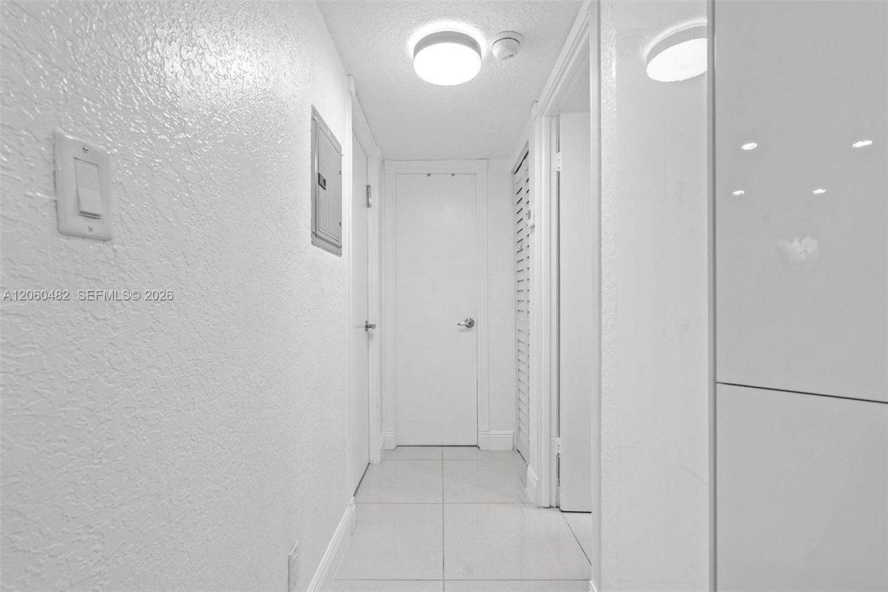 301 NE 14th Ave, Unit 207, Hallandale Beach, FL 33009 Photo