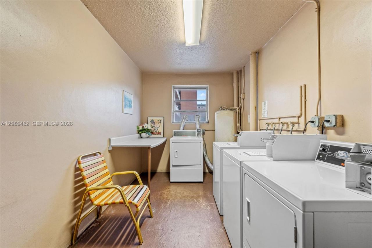 301 NE 14th Ave, Unit 207, Hallandale Beach, FL 33009 Photo