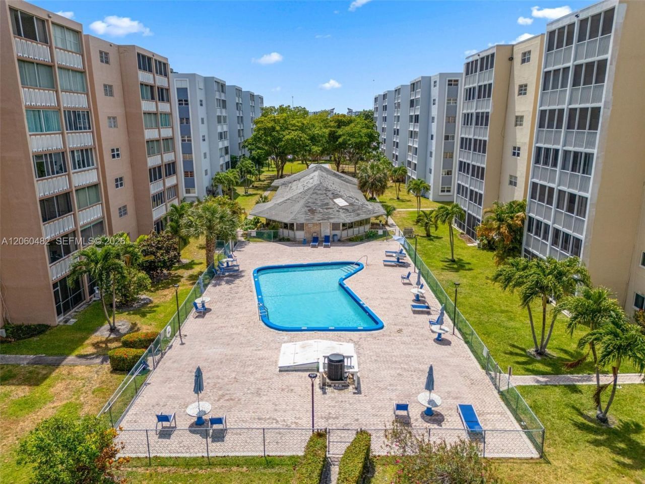 301 NE 14th Ave, Unit 207, Hallandale Beach, FL 33009 Photo