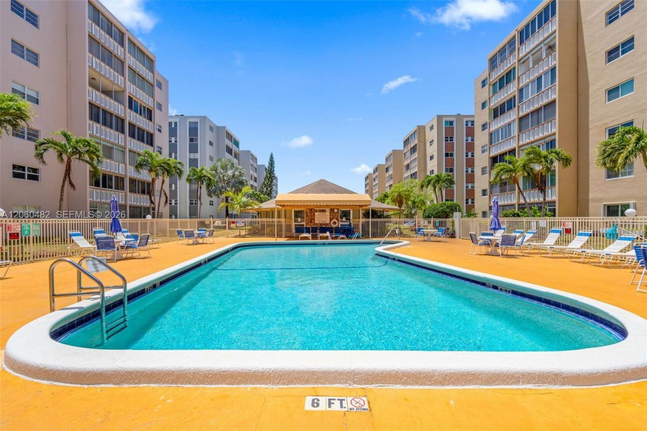 301 NE 14th Ave, Unit 207, Hallandale Beach, FL 33009 Photo
