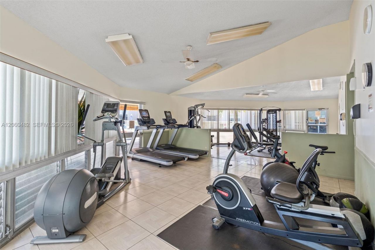 301 NE 14th Ave, Unit 207, Hallandale Beach, FL 33009 Photo