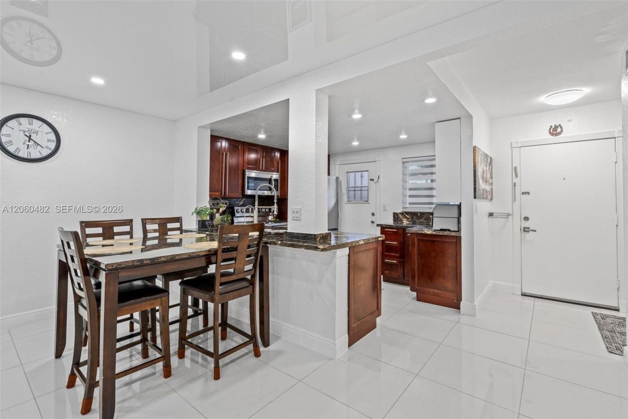 301 NE 14th Ave, Unit 207, Hallandale Beach, FL 33009 Photo