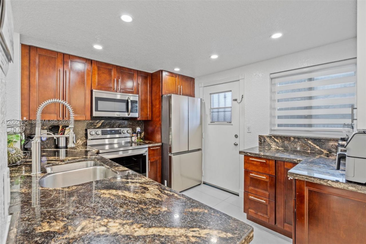 301 NE 14th Ave, Unit 207, Hallandale Beach, FL 33009 Photo