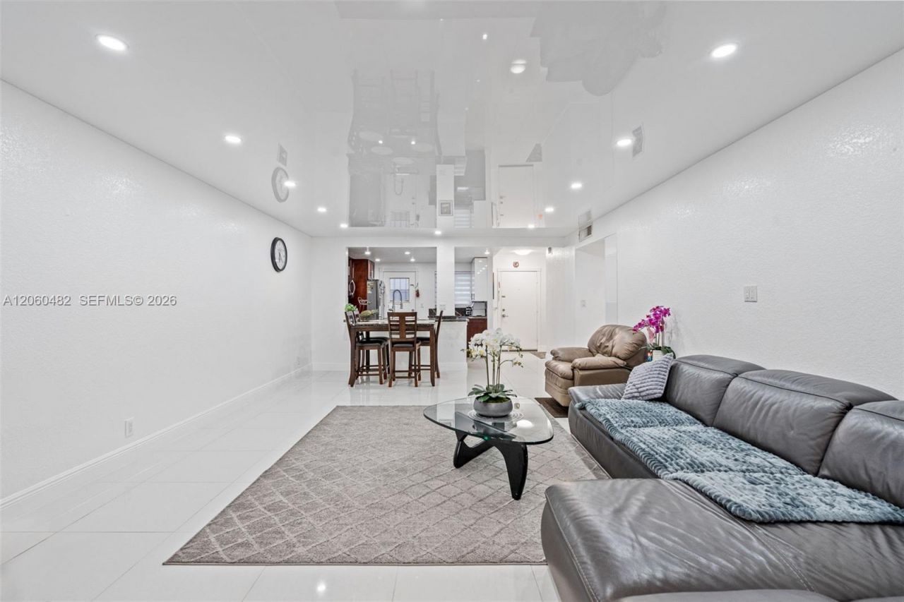 301 NE 14th Ave, Unit 207, Hallandale Beach, FL 33009 Photo