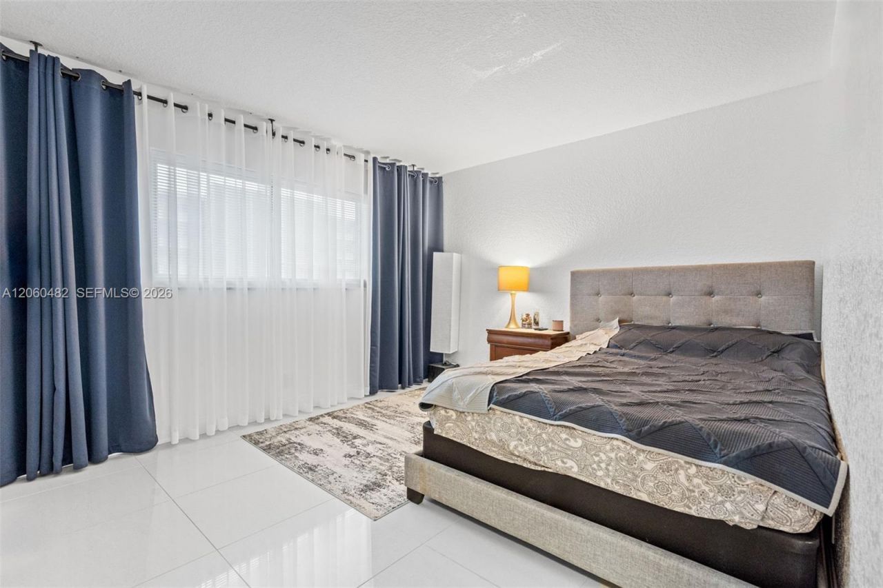 301 NE 14th Ave, Unit 207, Hallandale Beach, FL 33009 Photo