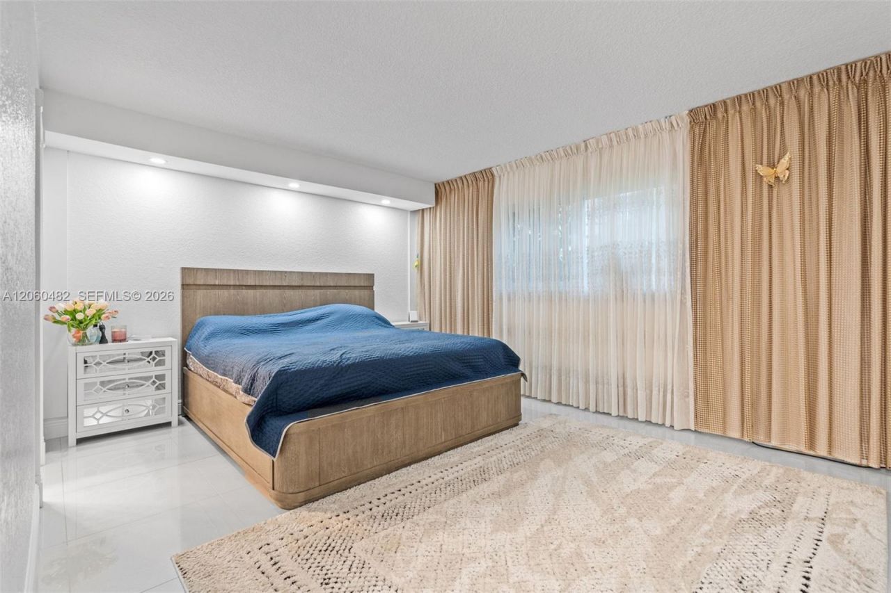 301 NE 14th Ave, Unit 207, Hallandale Beach, FL 33009 Photo