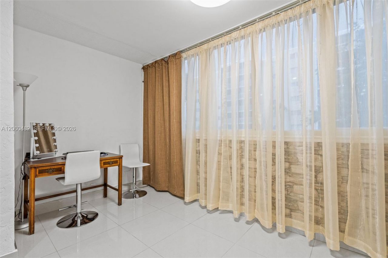 301 NE 14th Ave, Unit 207, Hallandale Beach, FL 33009 Photo