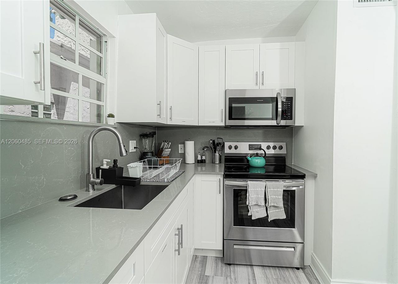 626 NE 4th Ct, Hallandale Beach, FL 33009 Photo