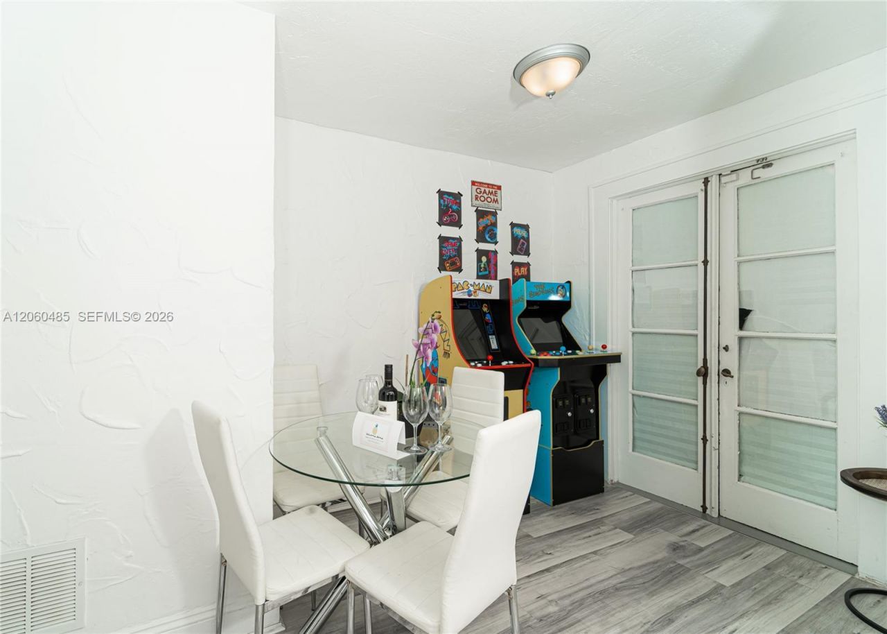 626 NE 4th Ct, Hallandale Beach, FL 33009 Photo