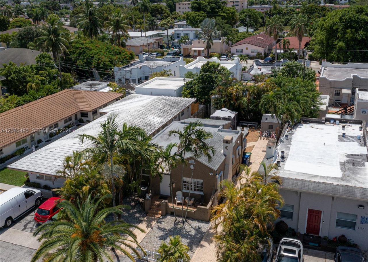 626 NE 4th Ct, Hallandale Beach, FL 33009 Photo